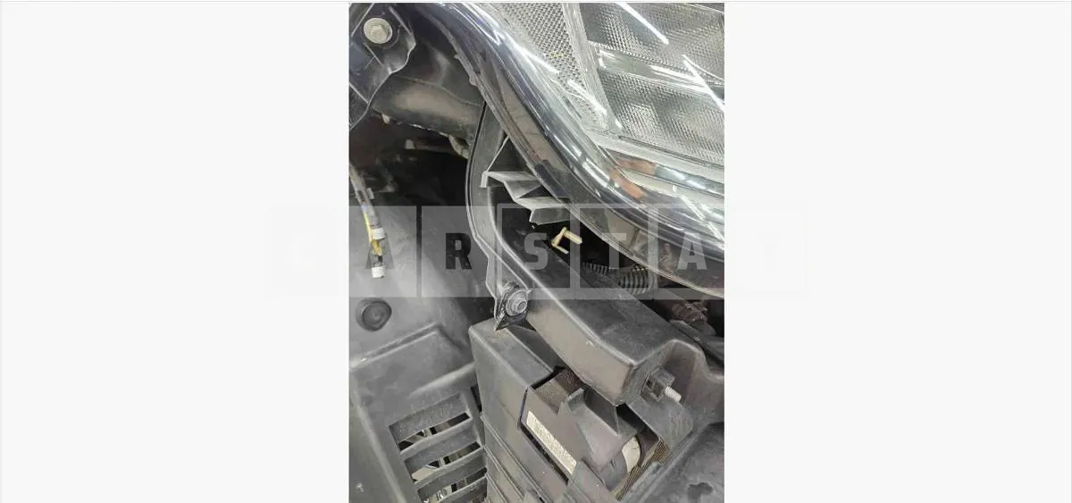 Photo 3 of 3: 2016 Land Rover (parts) Range Rover Sport 3.0d Headlamp — Korean insurance auction