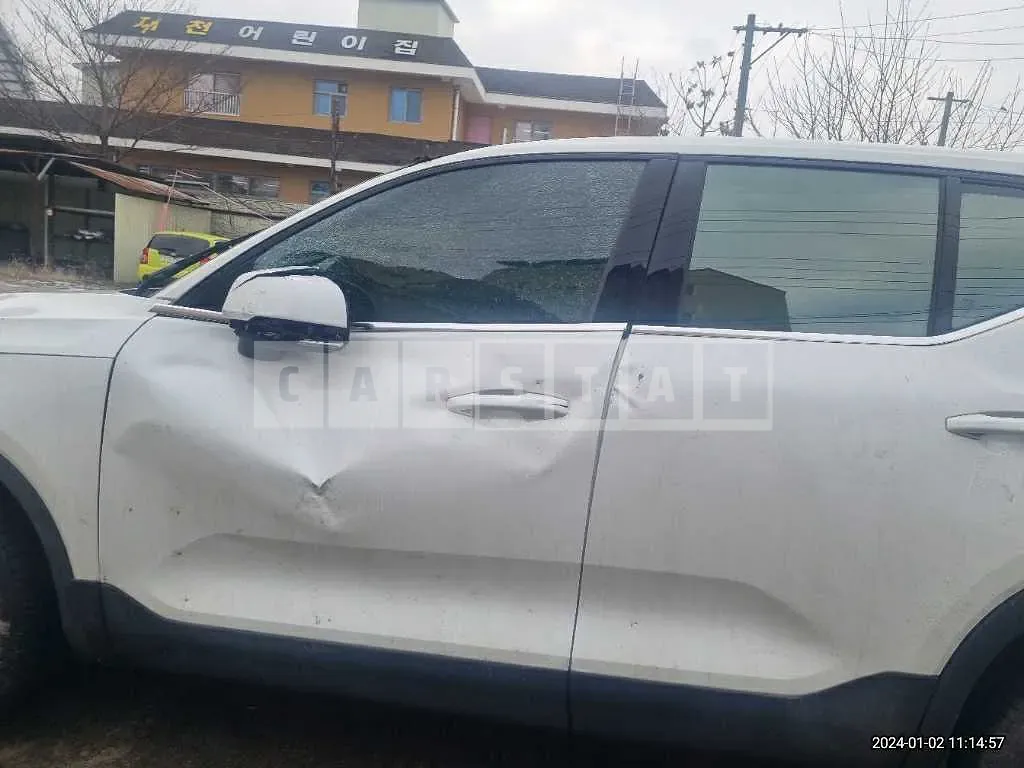 Photo 2 of 13: 2023 Volvo XC40 B4 AWD, VIN YV1XZK924P2044886 — Korean insurance auction