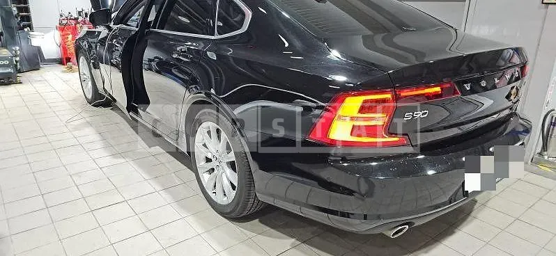 Photo 2 of 17: 2017 Volvo S90D4 — Korean insurance auction