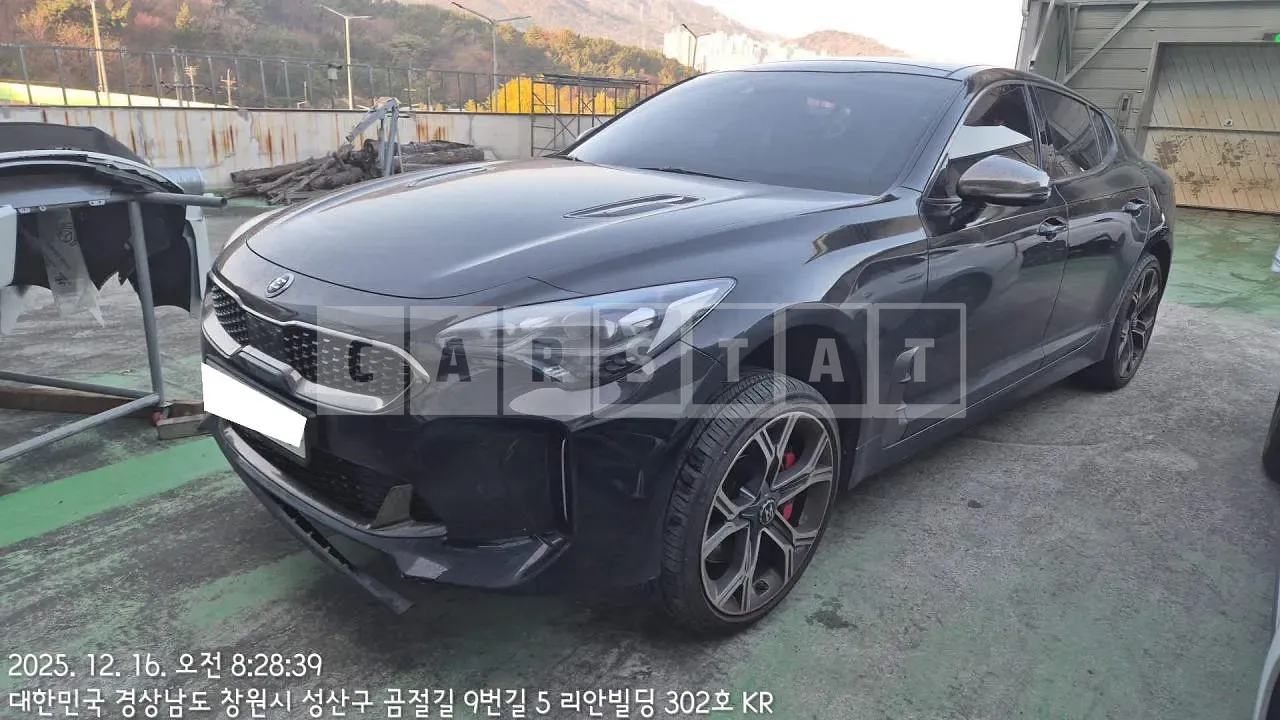 Photo 2 of 14: 2017 Kia Stinger, VIN KNAE751CDJS003601 — Korean insurance auction