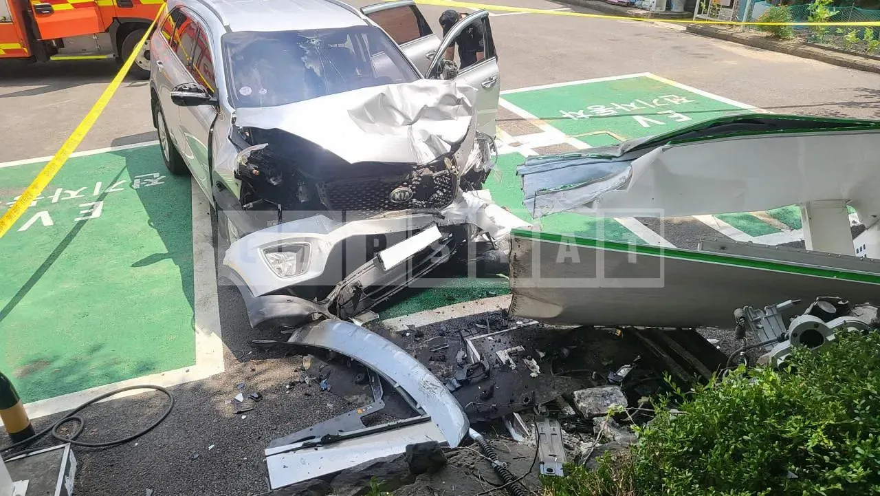 Photo 2 of 22: 2015 Kia Sorento, VIN KNAPS81ABGA171983 — Korean insurance auction