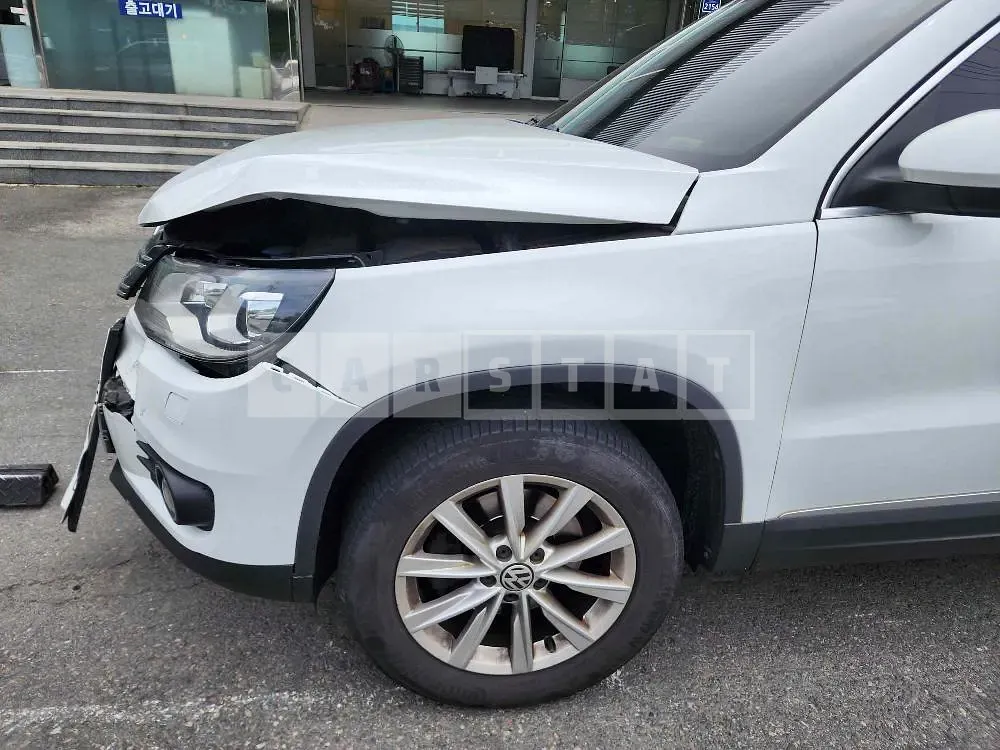 Photo 2 of 24: 2015 Volkswagen Tiguan 2.0 TDI BMT, VIN WVGZZZ5NZFW551800 — Korean insurance auction