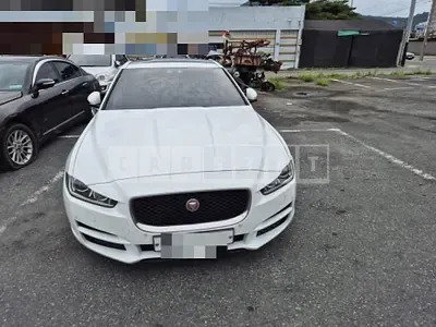 Photo 1 of 7: 2017 Jaguar XE 2.0d — Korean insurance auction