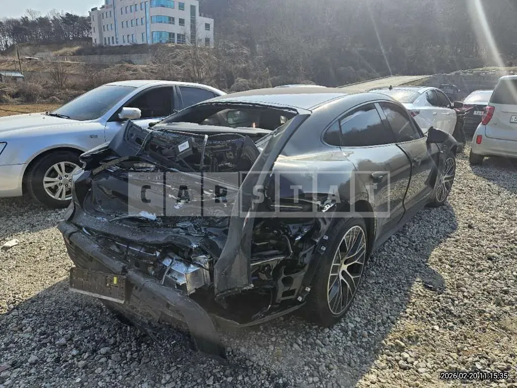 Photo 2 of 16: 2025 Porsche Taycan 4S (High. 5-Seater) — Korean insurance auction