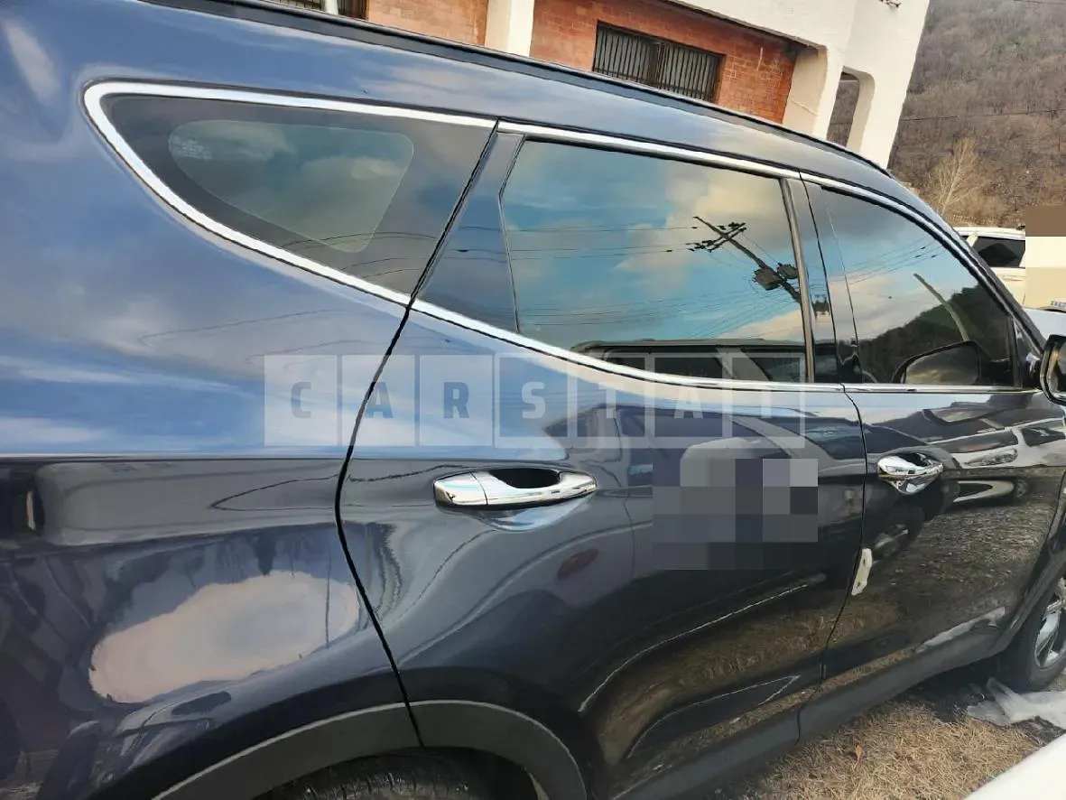 Photo 2 of 9: 2016 Hyundai Santa Fe DM, VIN KMHSW81UBHU720724 — Korean insurance auction