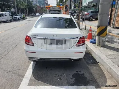 Photo 1 of 53: 2019 Mercedes-Benz E 300, VIN WDDZF4JB2KA672352 — Korean insurance auction