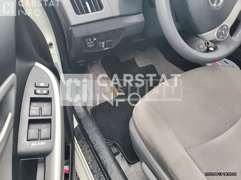 Photo 2 of 13: 2014 Toyota Skotto Yota Prius — Korean insurance auction