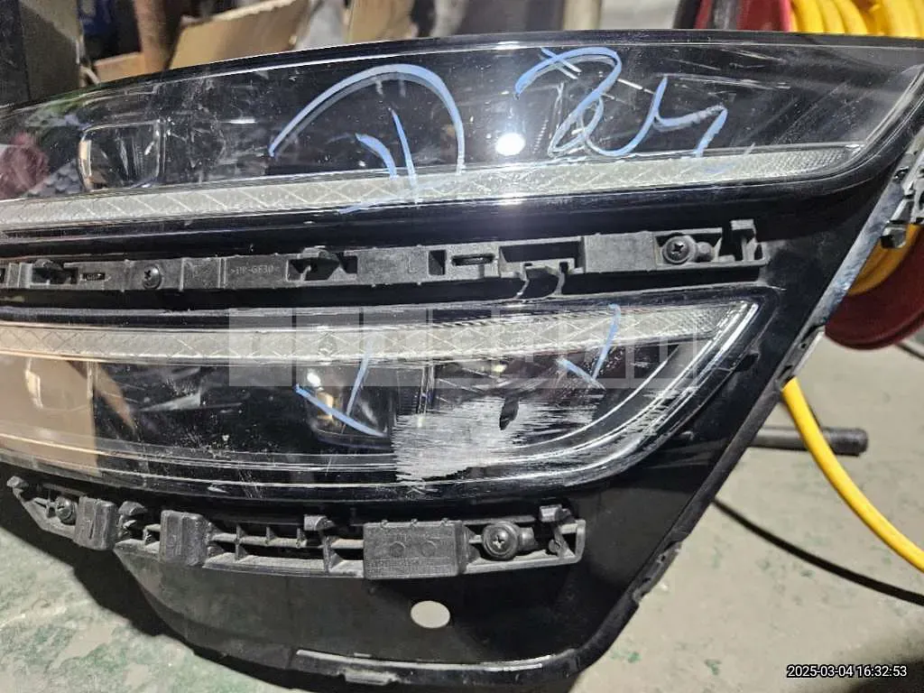 Photo 3 of 3: 2020 Genesis (parts) G80 Headlamp — Korean insurance auction