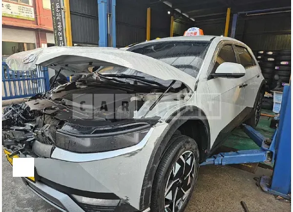 Photo 2 of 10: 2022 Hyundai Modern Ionic 5 — Korean insurance auction