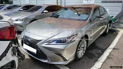 Photo 1 of 7: 2020 Lexus ES300h, VIN JTHB21B14L2098424 — Korean insurance auction