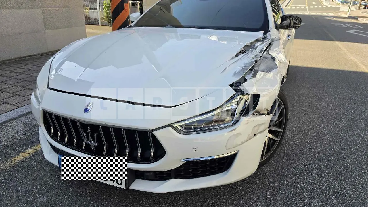 Photo 2 of 16: 2021 Maserati Ghibli Hybrid, VIN ZAM57ASG2M1377247 — Korean insurance auction