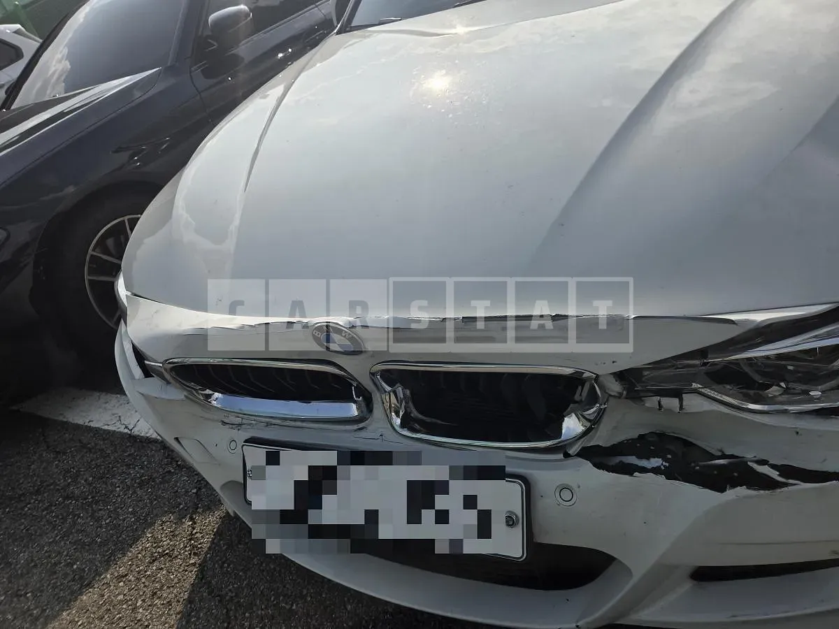 Photo 2 of 3: 2017 BMW 320i — Korean insurance auction