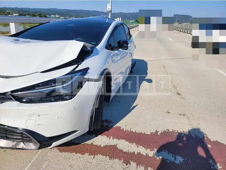 Photo 2 of 10: 2024 Toyota Prius — Korean insurance auction