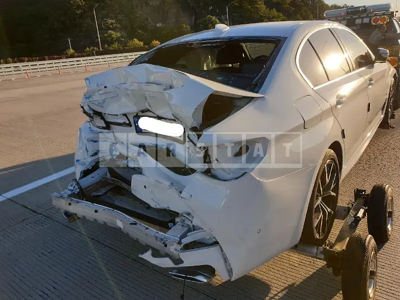 Photo 2 of 12: 2021 BMW 530e, VIN WBA51AG00MCH06596 — Korean insurance auction