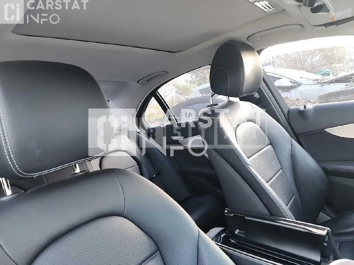 Photo 2 of 25: 2016 Mercedes-Benz C200 — Korean insurance auction