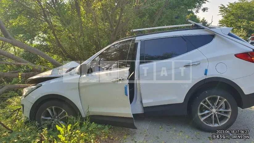 Photo 2 of 7: 2014 Hyundai Santa Fe, VIN KMHSW81UBFU319681 — Korean insurance auction