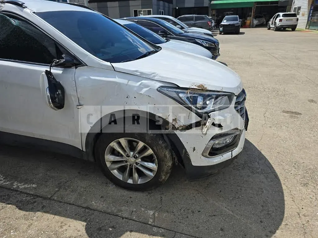 Photo 2 of 20: 2016 Hyundai Santa Fe — Korean insurance auction