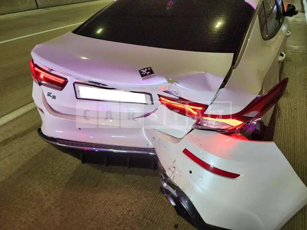 Photo 2 of 9: 2019 Kia K5, VIN KNAGU411BLA346683 — Korean insurance auction