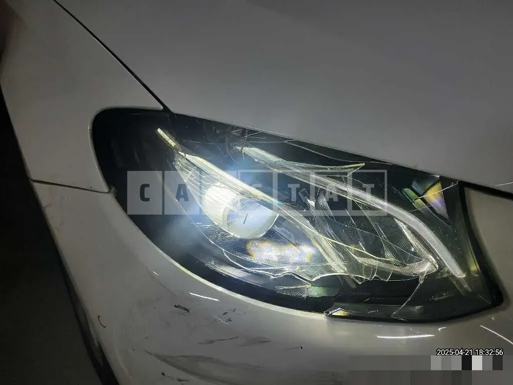 Photo 2 of 10: 2016 Mercedes-Benz E200 — Korean insurance auction