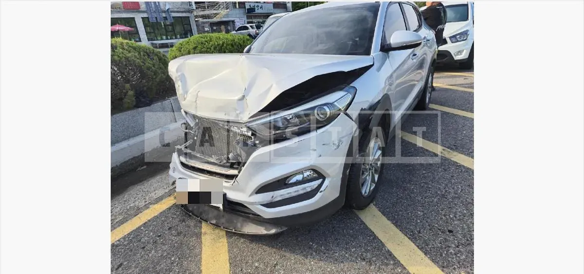 Photo 2 of 4: 2015 Hyundai Tucson TL — Korean insurance auction