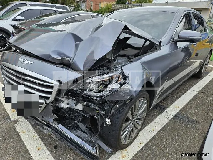 Photo 2 of 17: 2016 Genesis 3.3 — Korean insurance auction