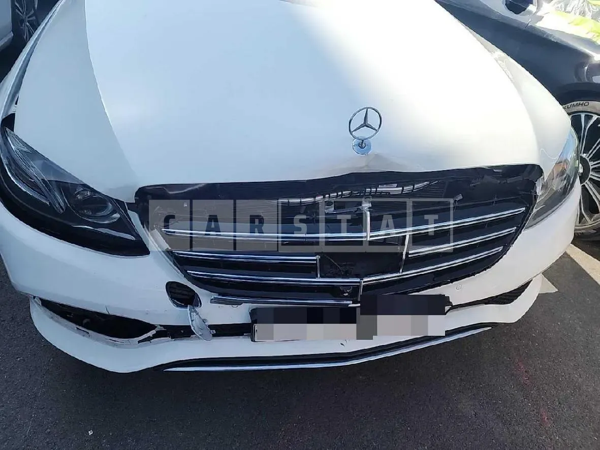 Photo 2 of 10: 2020 Mercedes-Benz E300 4Matic, VIN W1KZF4KB8LA863452 — Korean insurance auction