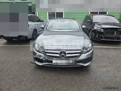 Photo 1 of 19: 2017 Mercedes-Benz E300 4Matic — Korean insurance auction