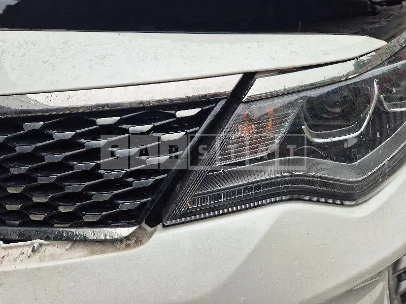 Photo 2 of 11: 2017 Kia K5 — Korean insurance auction