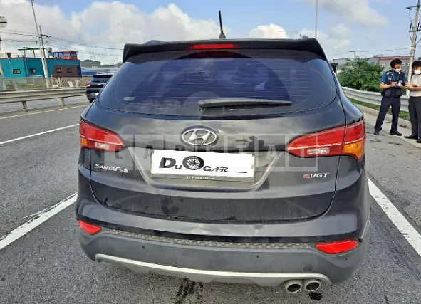 Photo 2 of 10: 2015 Hyundai Santa Fe, VIN KMHSW81UBFU464275 — Korean insurance auction