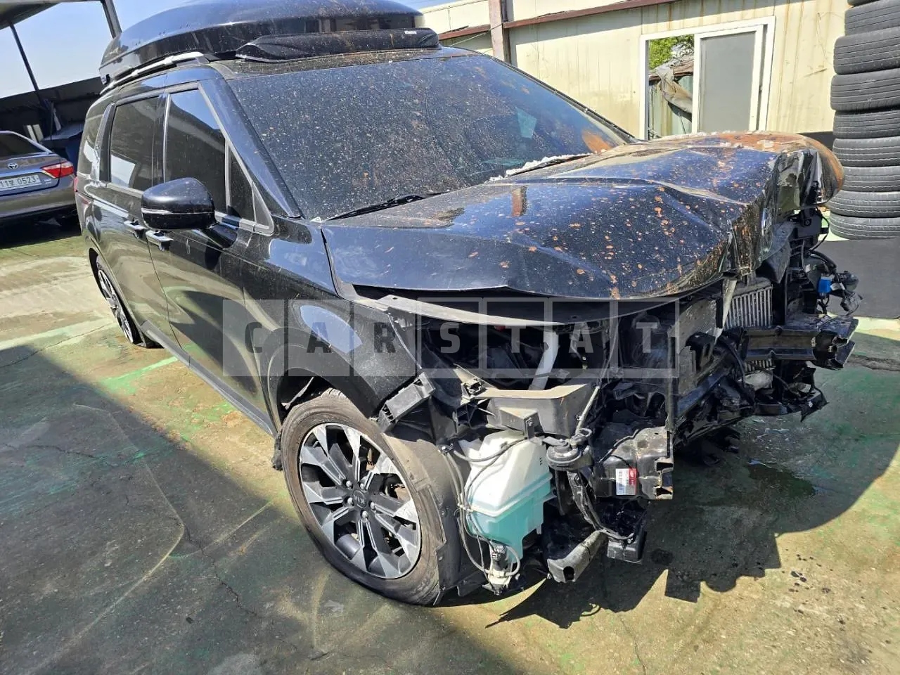 Photo 2 of 32: 2021 Kia Carnival, VIN KNANE81BBMS043656 — Korean insurance auction