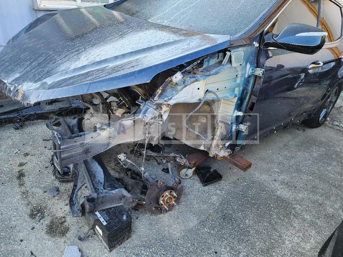 Photo 2 of 17: 2015 Hyundai Santa Fe DM 2.2 (4WD), VIN KMHSW81XDFU459825 — Korean insurance auction