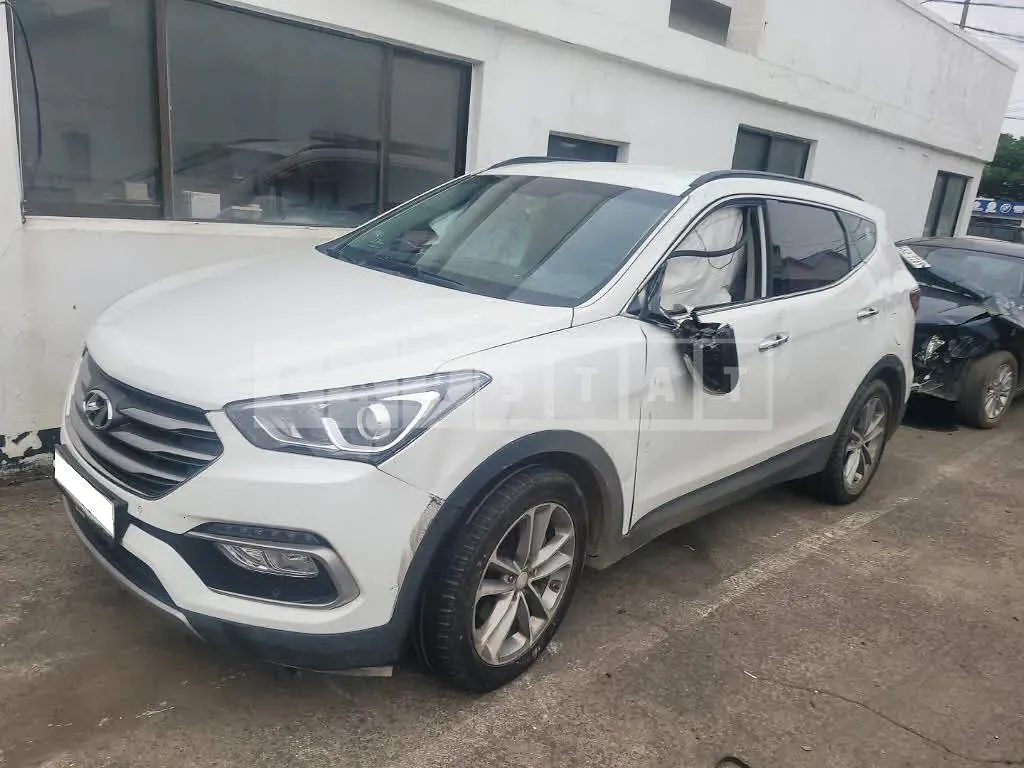 Photo 2 of 34: 2016 Hyundai Santa Fe, VIN KMHSW81UBGU644240 — Korean insurance auction