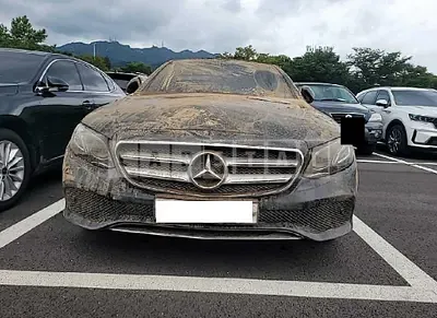 Photo 1 of 8: 2018 Mercedes-Benz E220d 4Matic, VIN WDDZF0FB2JA473186 — Korean insurance auction