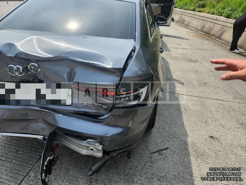 Photo 2 of 5: 2019 Audi A4 40 TFSI — Korean insurance auction