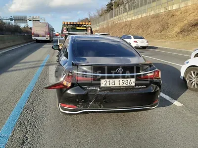 Photo 1 of 11: 2019 Lexus ES300h, VIN JTHB21B15K2011502 — Korean insurance auction