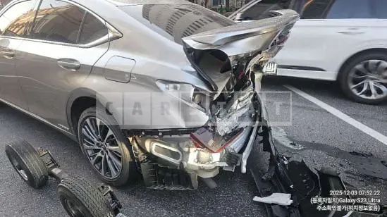 Photo 2 of 4: 2020 Lexus ES300h, VIN JTHB21B10L2104722 — Korean insurance auction