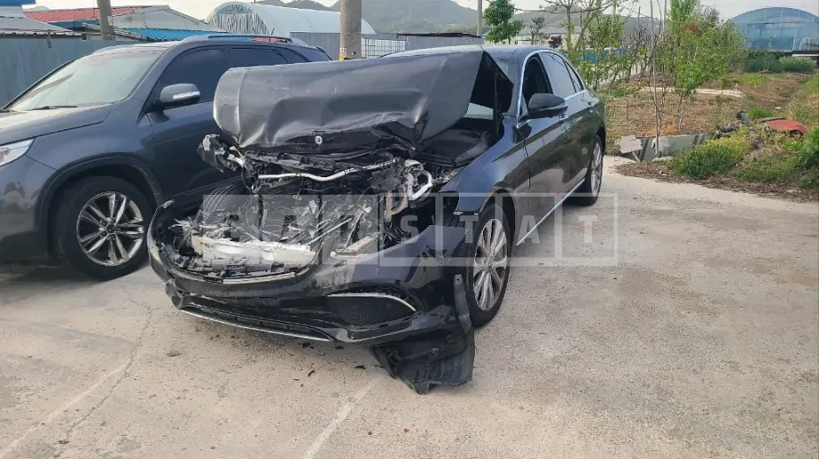 Photo 2 of 10: 2019 Mercedes-Benz E300 4Matic — Korean insurance auction