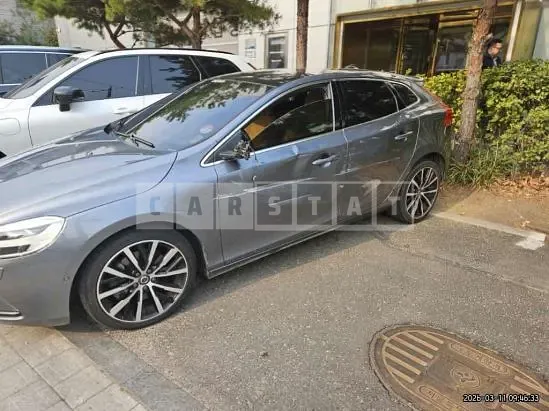 Photo 2 of 25: 2017 Volvo V40 D4, VIN YV1MVA8KDH2382329 — Korean insurance auction