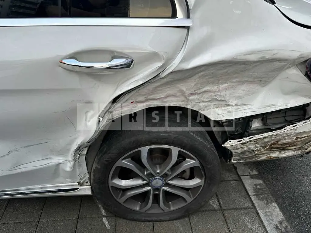Photo 2 of 18: 2017 Mercedes-Benz C220 d — Korean insurance auction
