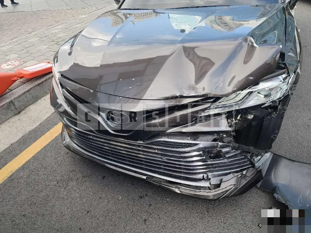Photo 2 of 6: 2017 Toyota Camry, VIN JTNB11HK8J3038685 — Korean insurance auction