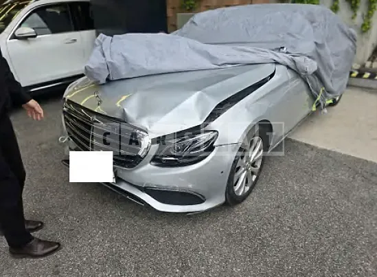 Photo 2 of 18: 2017 Mercedes-Benz E220d — Korean insurance auction