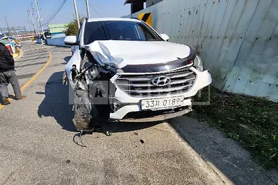 Photo 1 of 8: 2016 Hyundai Santa Fe, VIN KMHSW81UBGU664905 — Korean insurance auction