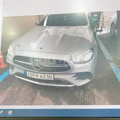 Photo 1 of 24: 2022 Mercedes-Benz E220 d 4Matic, VIN W1KZF0FB1NB067920 — Korean insurance auction