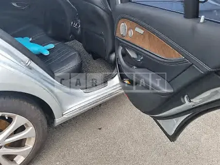 Photo 2 of 44: 2018 Mercedes-Benz E300 4Matic, VIN WDDZF4KB6JA331615 — Korean insurance auction