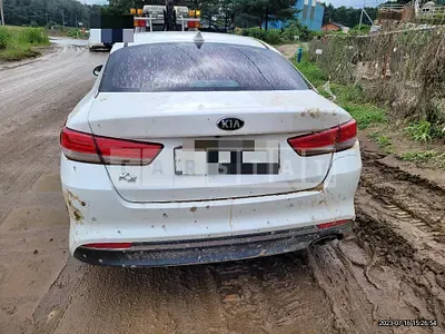Photo 1 of 8: 2015 Kia K5 2.0, VIN KNAGU411BGA001741 — Korean insurance auction