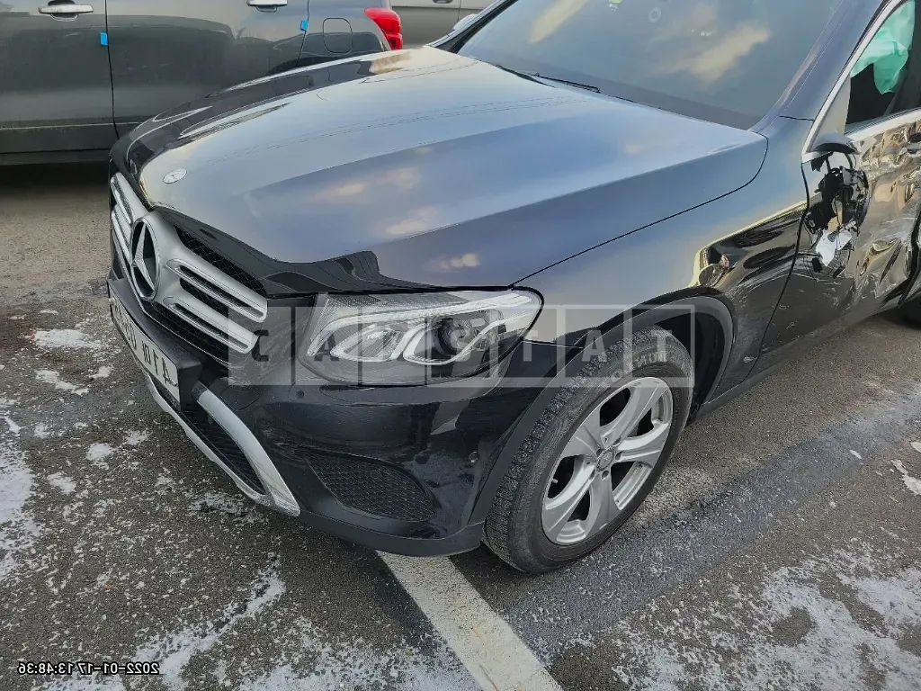 Photo 2 of 9: 2016 Mercedes-Benz GLC220d 4Matic, VIN WDC0G0FB9GF090254 — Korean insurance auction