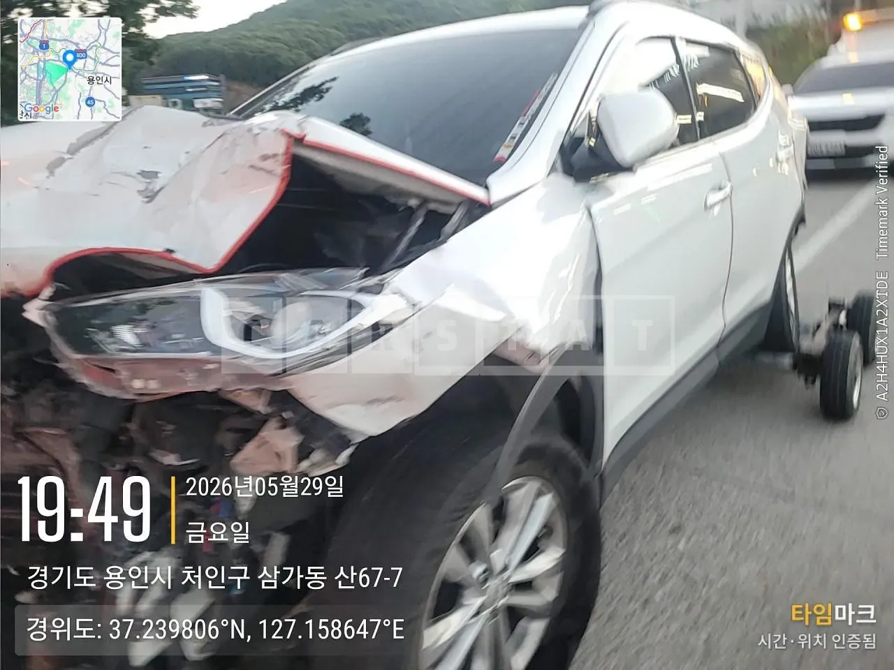 Photo 2 of 30: 2017 Hyundai Santa Fe, VIN KMHSW81UBJU829594 — Korean insurance auction