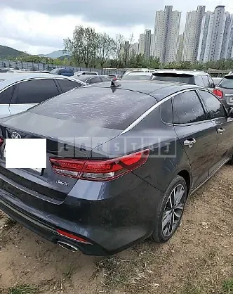 Photo 2 of 8: 2017 Kia K5, VIN KNAGW415GHA111667 — Korean insurance auction