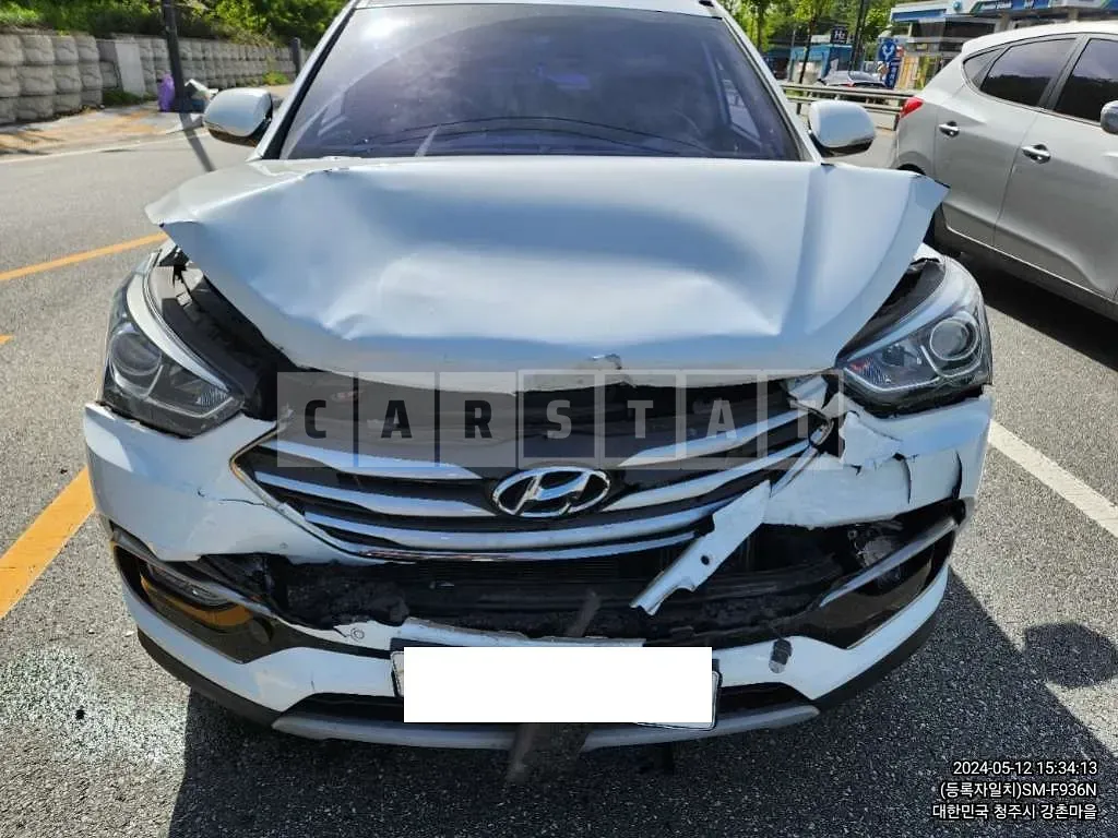 Photo 2 of 15: 2018 Hyundai Santa Fe — Korean insurance auction