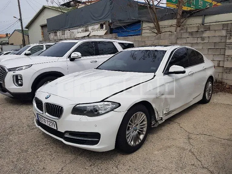 Photo 2 of 23: 2015 BMW 520d xDrive, VIN WBA5E7105FG155008 — Korean insurance auction